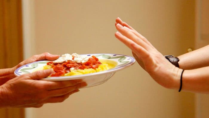 жестикуляция рук - отказ от еды